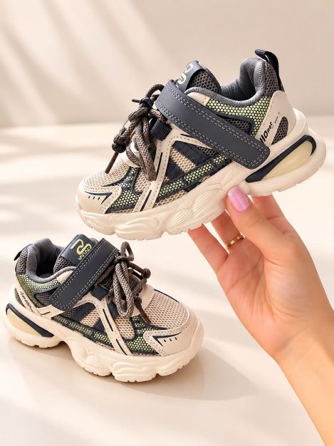 Tenis deportivos verde oliva y crema con velcro
